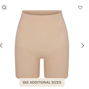 SKIMS SEAMLESS SCULPT MID THIGH SHORT